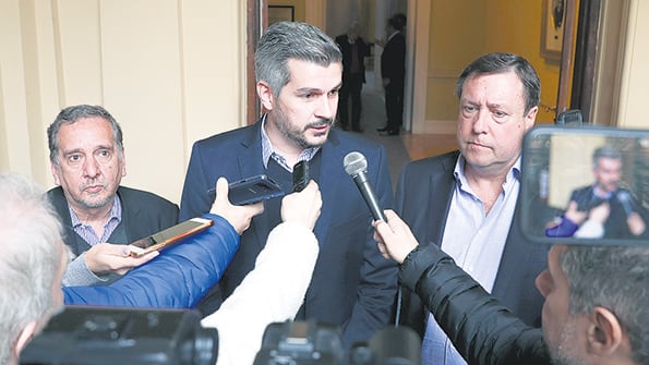 Marcos Peña, jefe de Gabinete, tras la reunión en la que participaron Barañao (ministro) y Camperi (Invap).