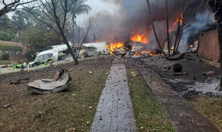Operado por Voepass, el avión se precipitó sobre una zona residencial en el municipio de Vinhedo, en San Pablo.