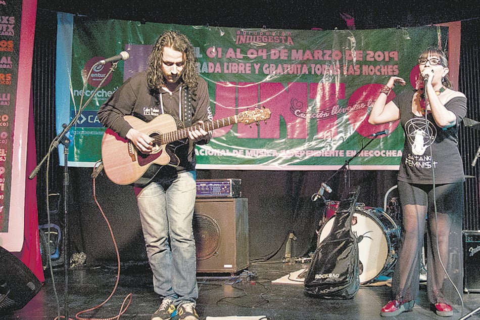 Rivothrillers, el dúo de spokenword que conmovió al público.