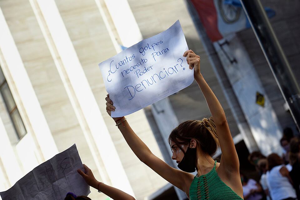 Colectivos feministas denuncian que "el sistema es machista". 