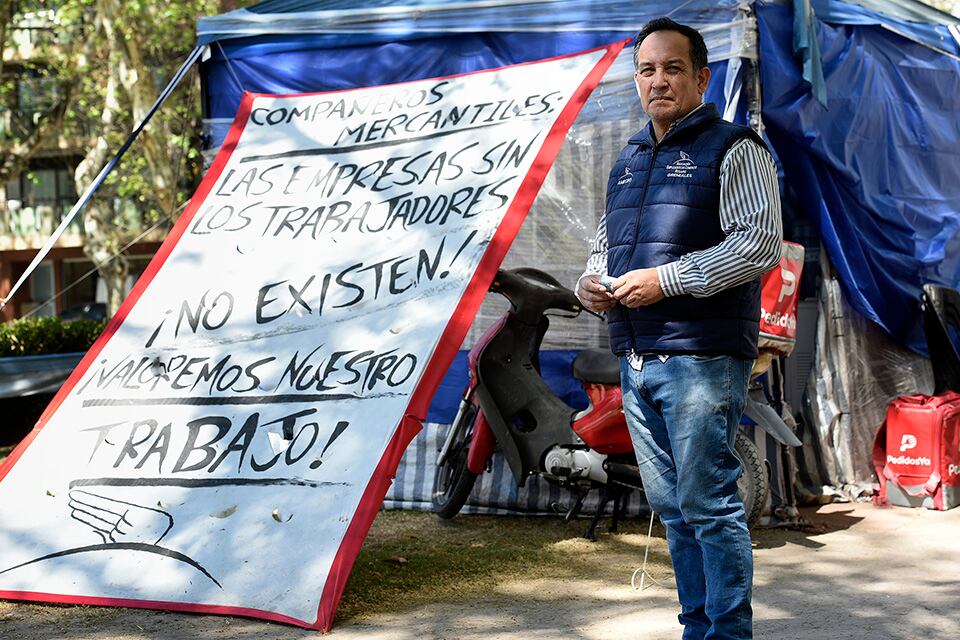 Gómez, secretario gremial de Empleados de Comercio. 