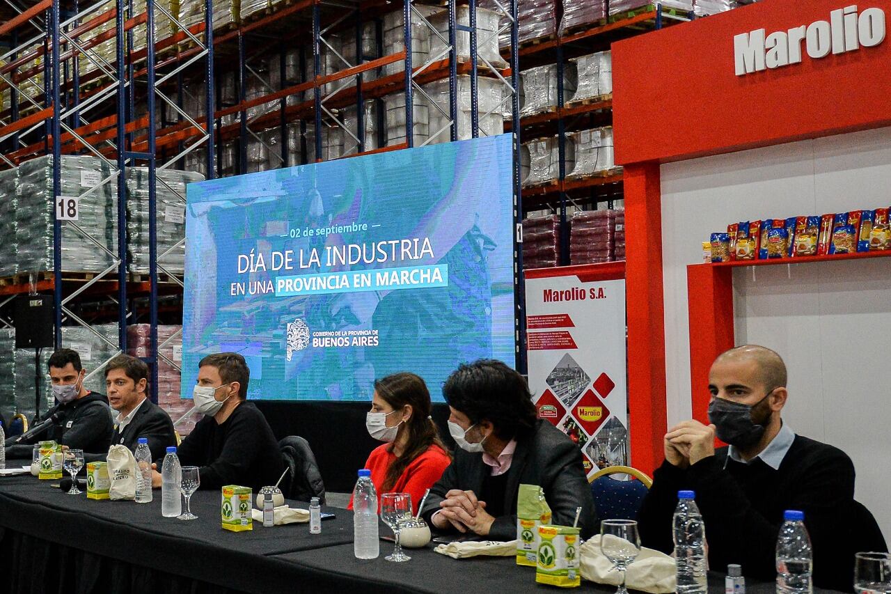 Kicillof y Costa junto a Juan Fera, dueño de Marolio