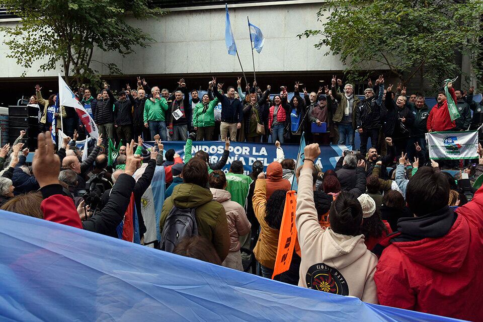 Marcha por la defensa de la  Hidrovía Paraná y la intervención de Vicentin. Imagen: Andres Macera 
