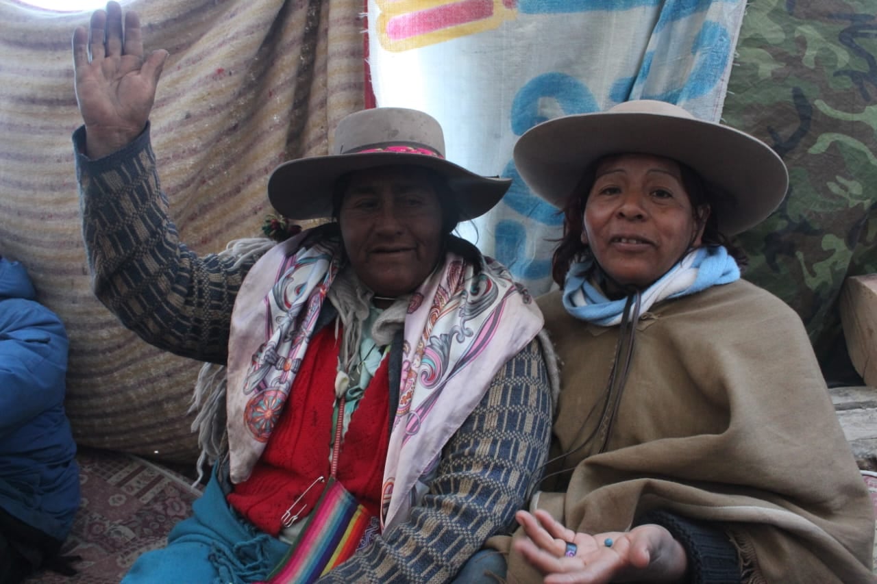 Aurora y Delicia, dos de las comuneras puneñas que dialogaron con la delegación feminista plurinacional del Abya Yala.