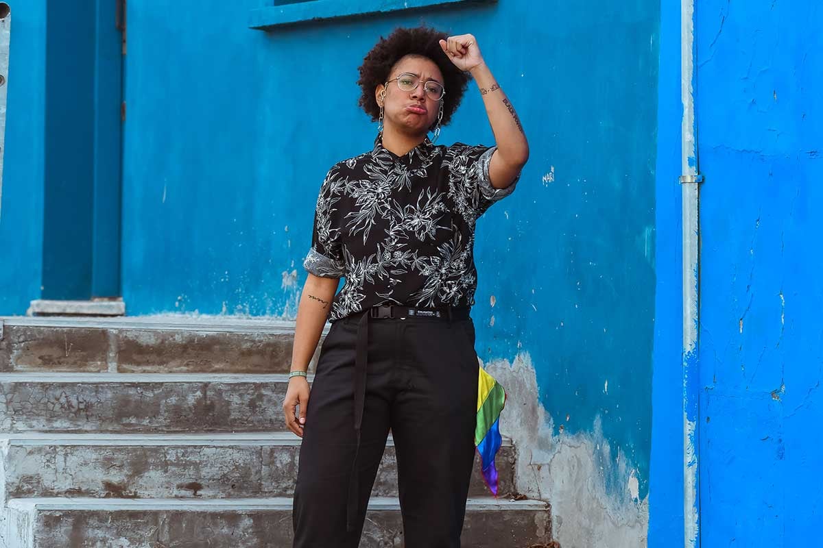 En su disco Resreito, la compositora de música urbana Luanda libera su activismo afro y queer armada con su intrépida voz