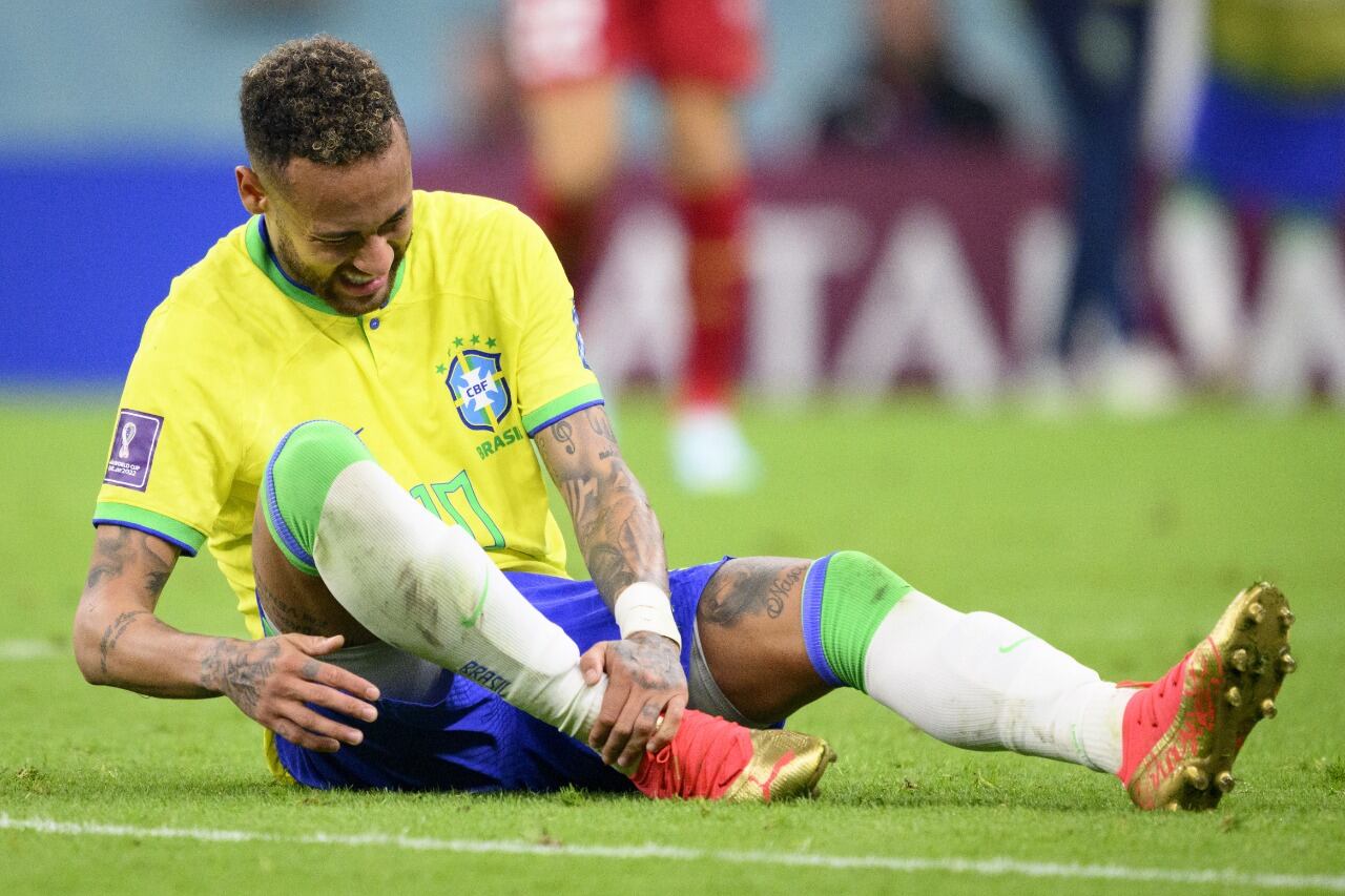 De mínima, Neymar se perdería los partidos ante Suiza (lunes) y Camerún (viernes)