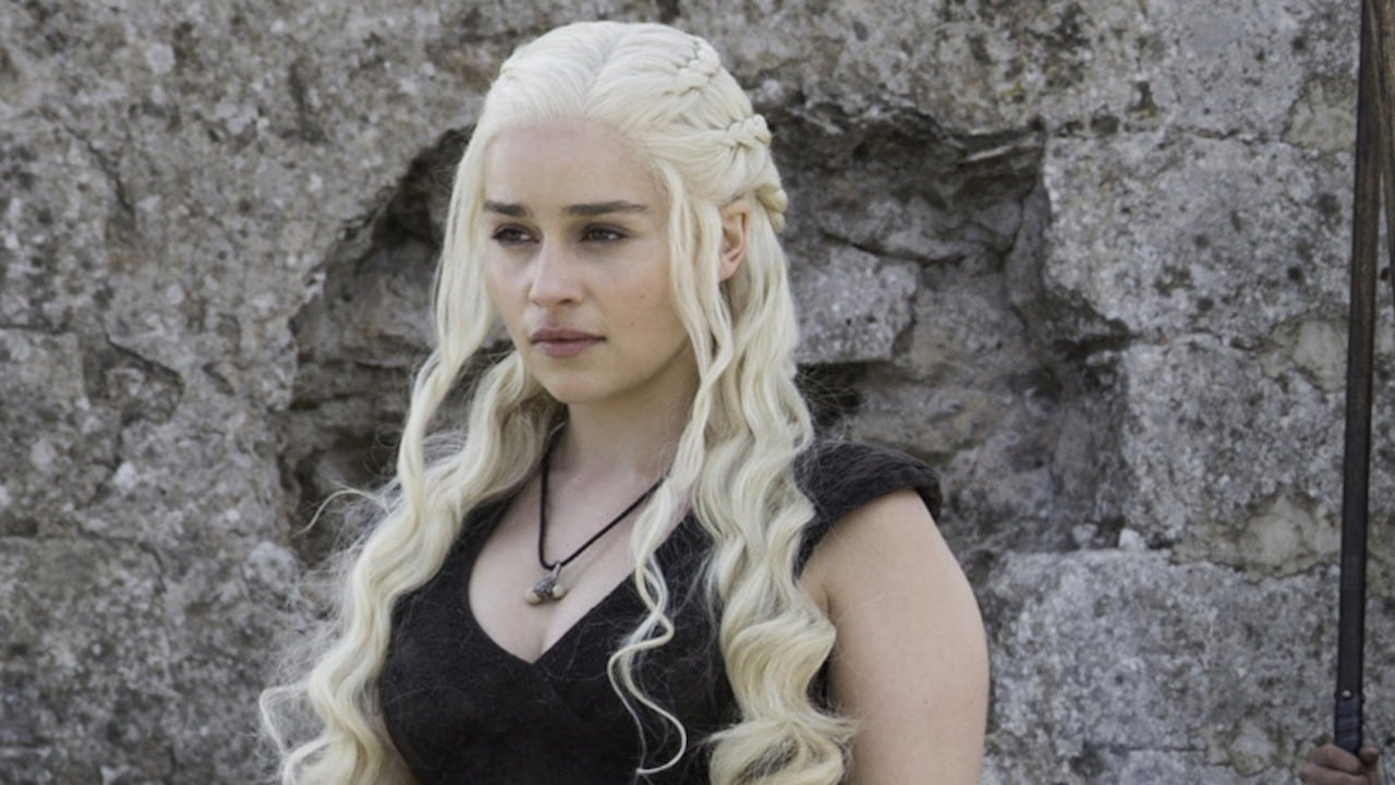 Emilia Clarke fue intervenida tres veces para salvarle la vida.
