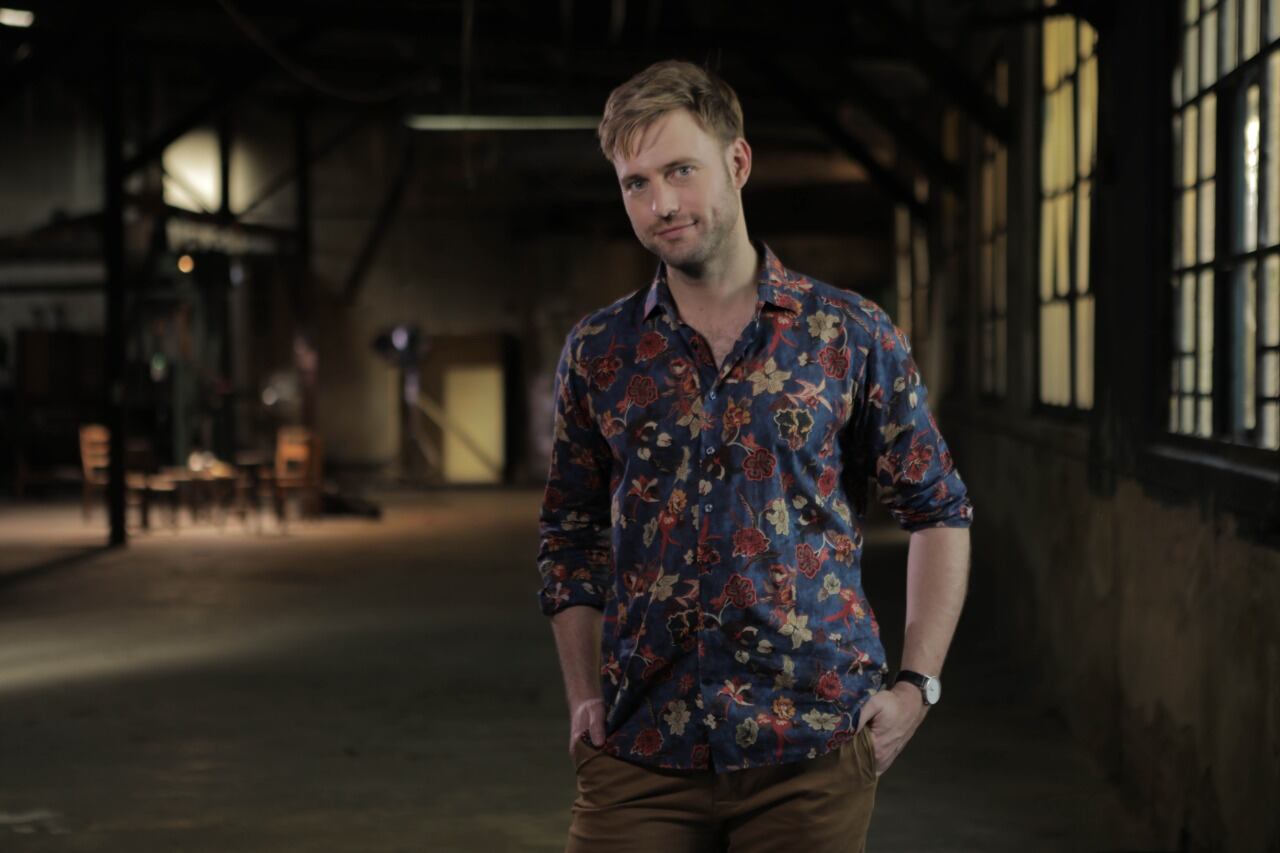 Appl es miembro del programa de artistas BBC New Generation.