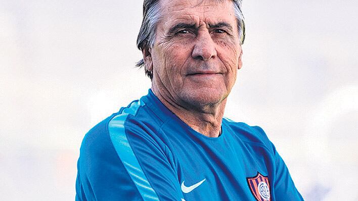 Hugo Tocalli, como AC de Pekerman y DT, ganó cinco mundiales juveniles.