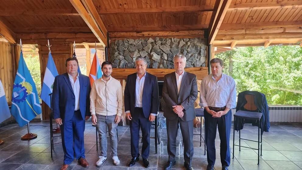 Los gobernadores Alberto Weretilneck (Río Negro), Rolando Figueroa (Neuquén), Gustavo Melella (Tierra del Fuego), Ignacio Torres (Chubut) y Sergio Ziliotto (La Pampa).
