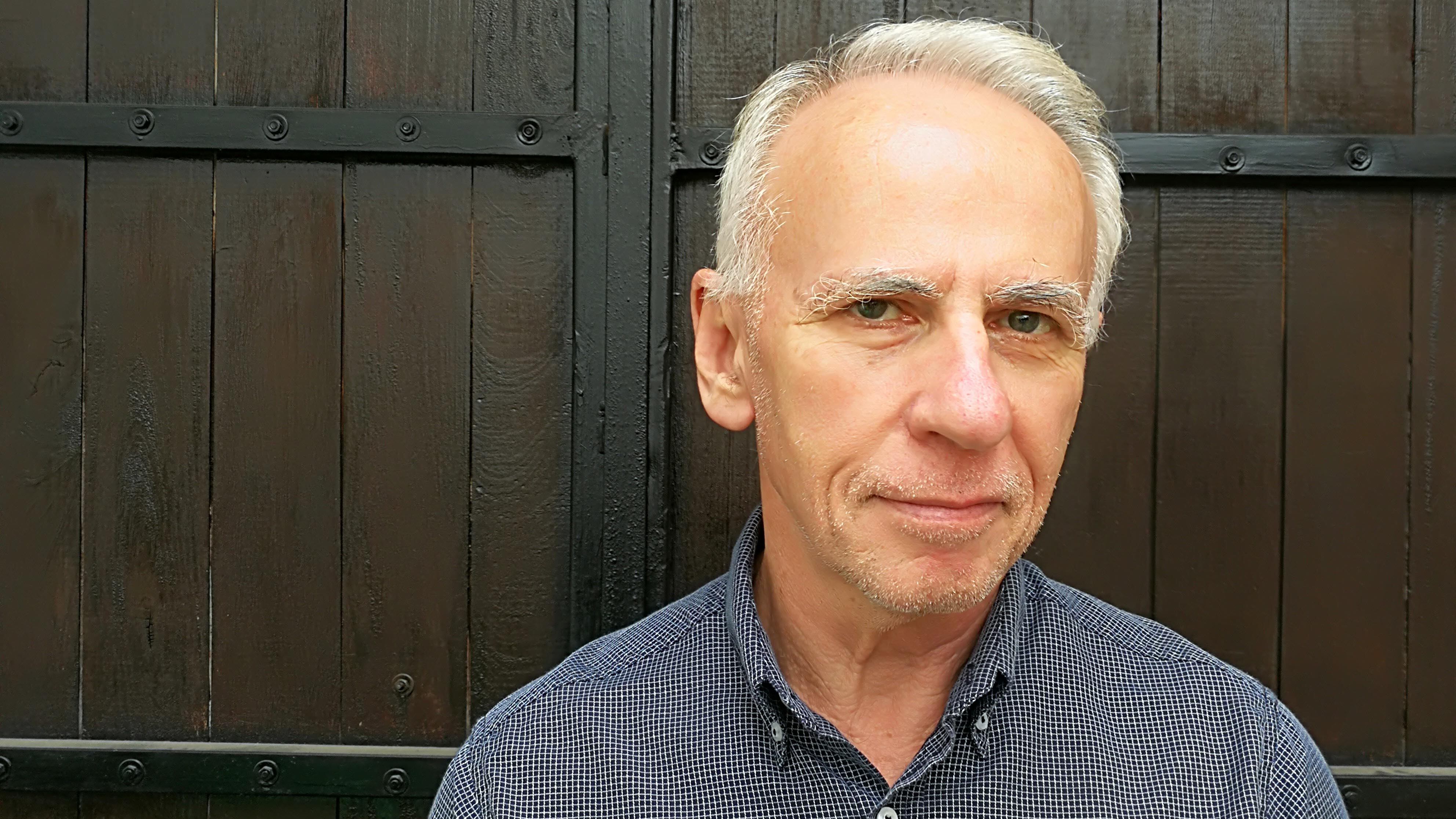 Carlos Chernov es uno de los escritores cuyos cuentos se agregaron a la plataforma.