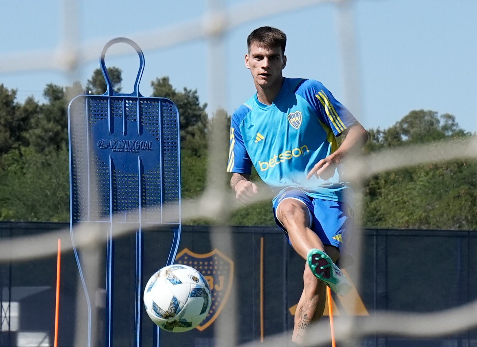 Zenón hizo su presentación como nuevo jugador xeneize
