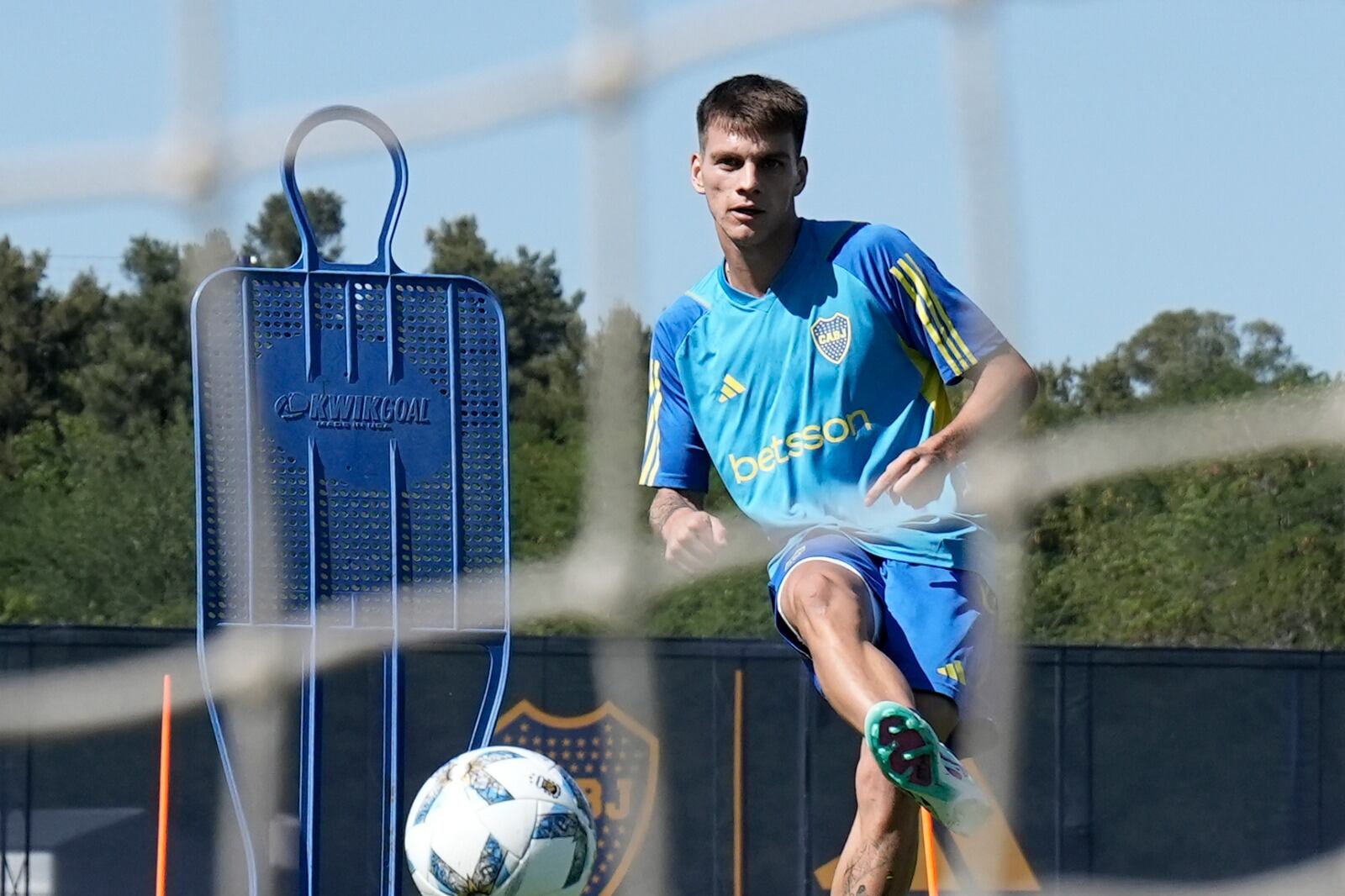 Zenón hizo su presentación como nuevo jugador xeneize