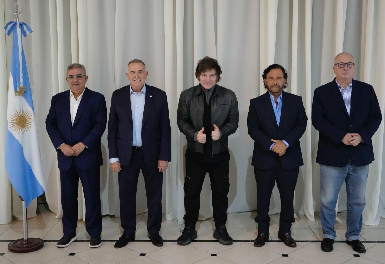 El salteño Gustavo Sáenz en el ingreso a la quinta de Olivos.