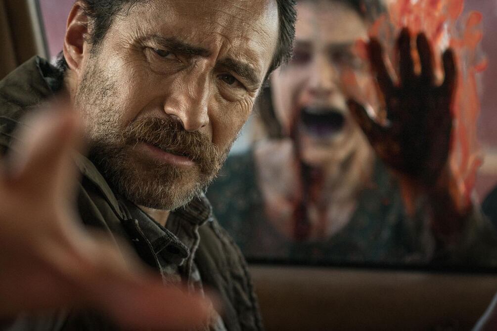 El mexicano Demián Bichir se pregunta qué hace metido en semejante película.