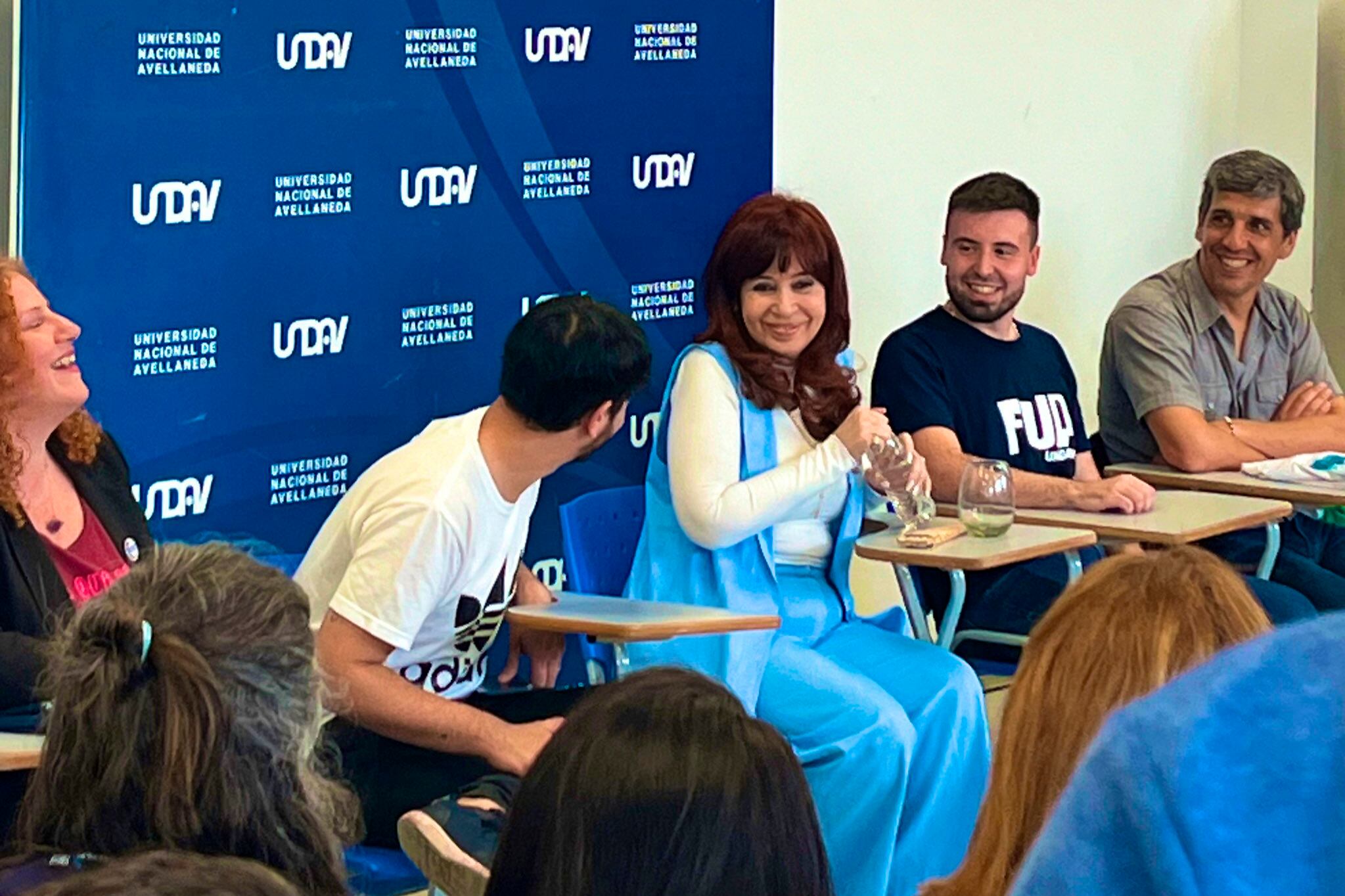 CFK junto a estudiantes en la UNDAV.