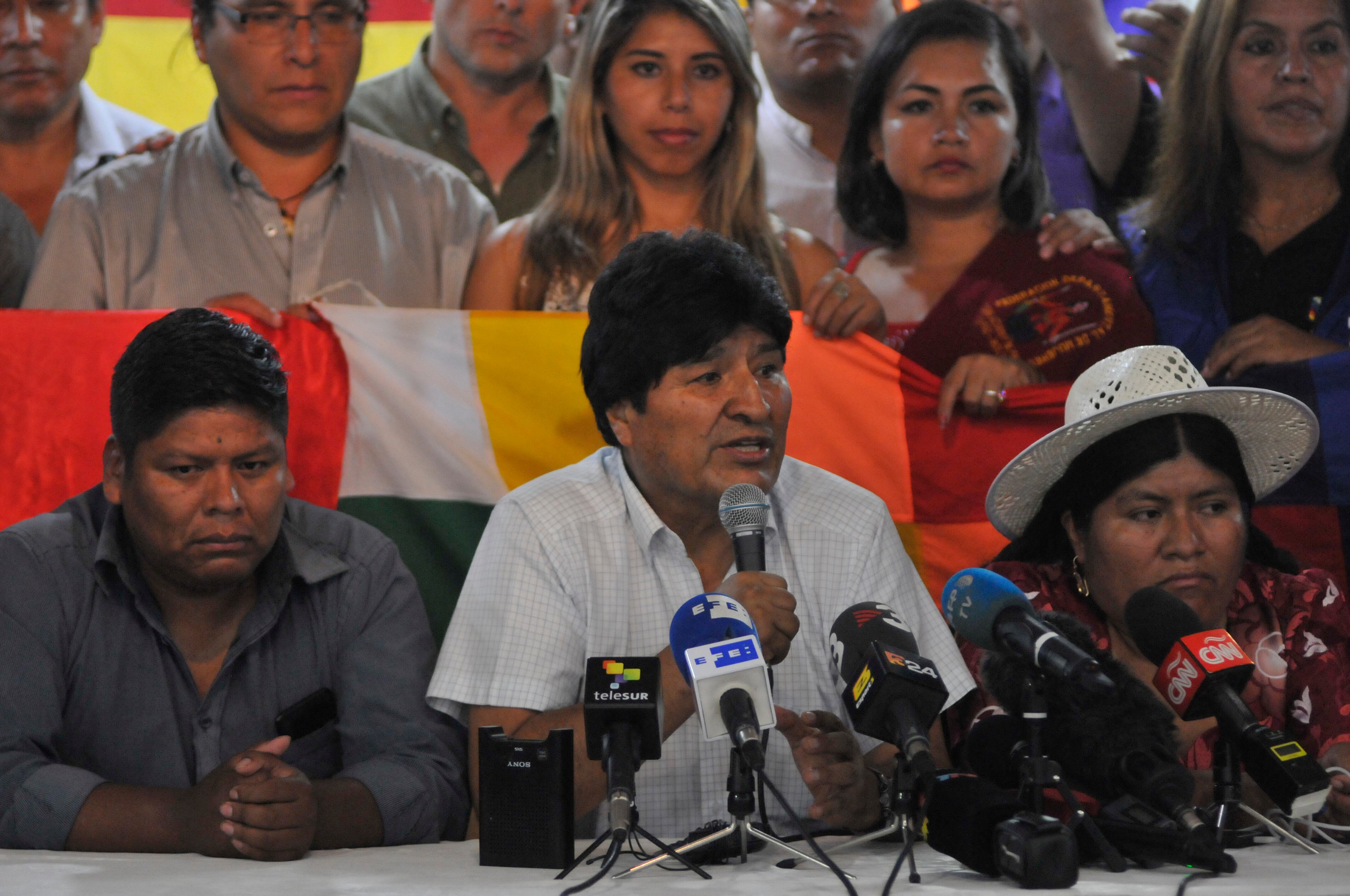 Evo Morales anunció a la fórmula presidencial del MAS.