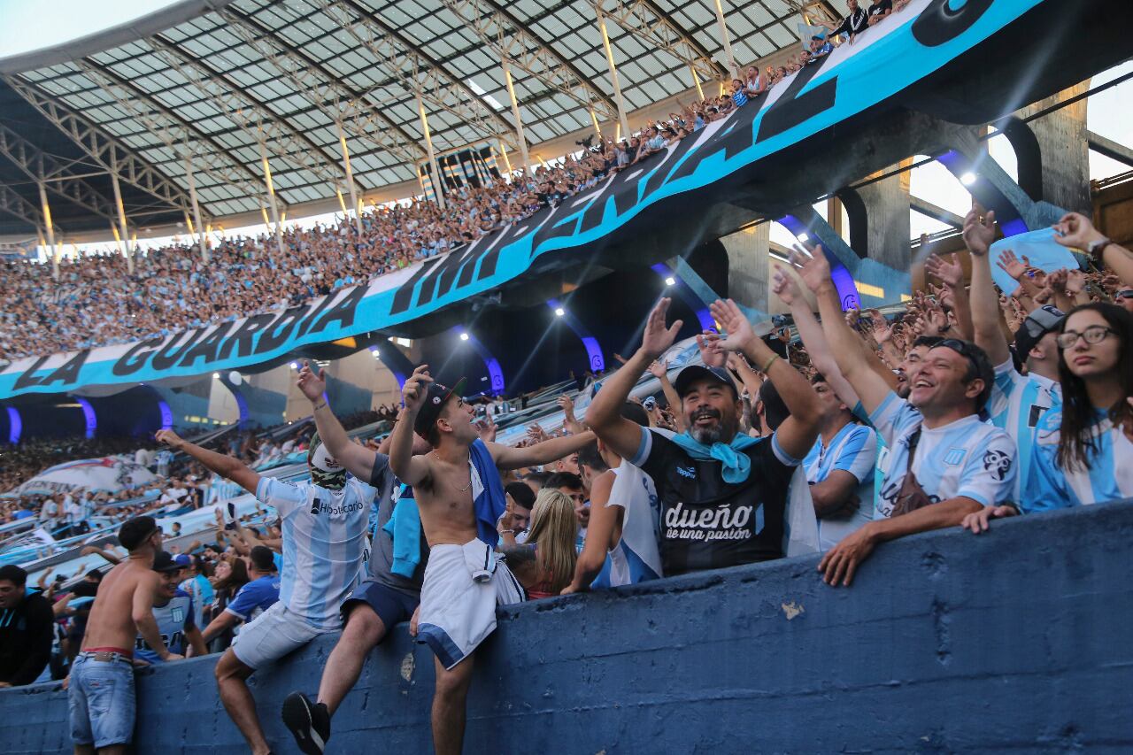 Varios factores se conjugan para que se apresure el regreso de los hinchas.