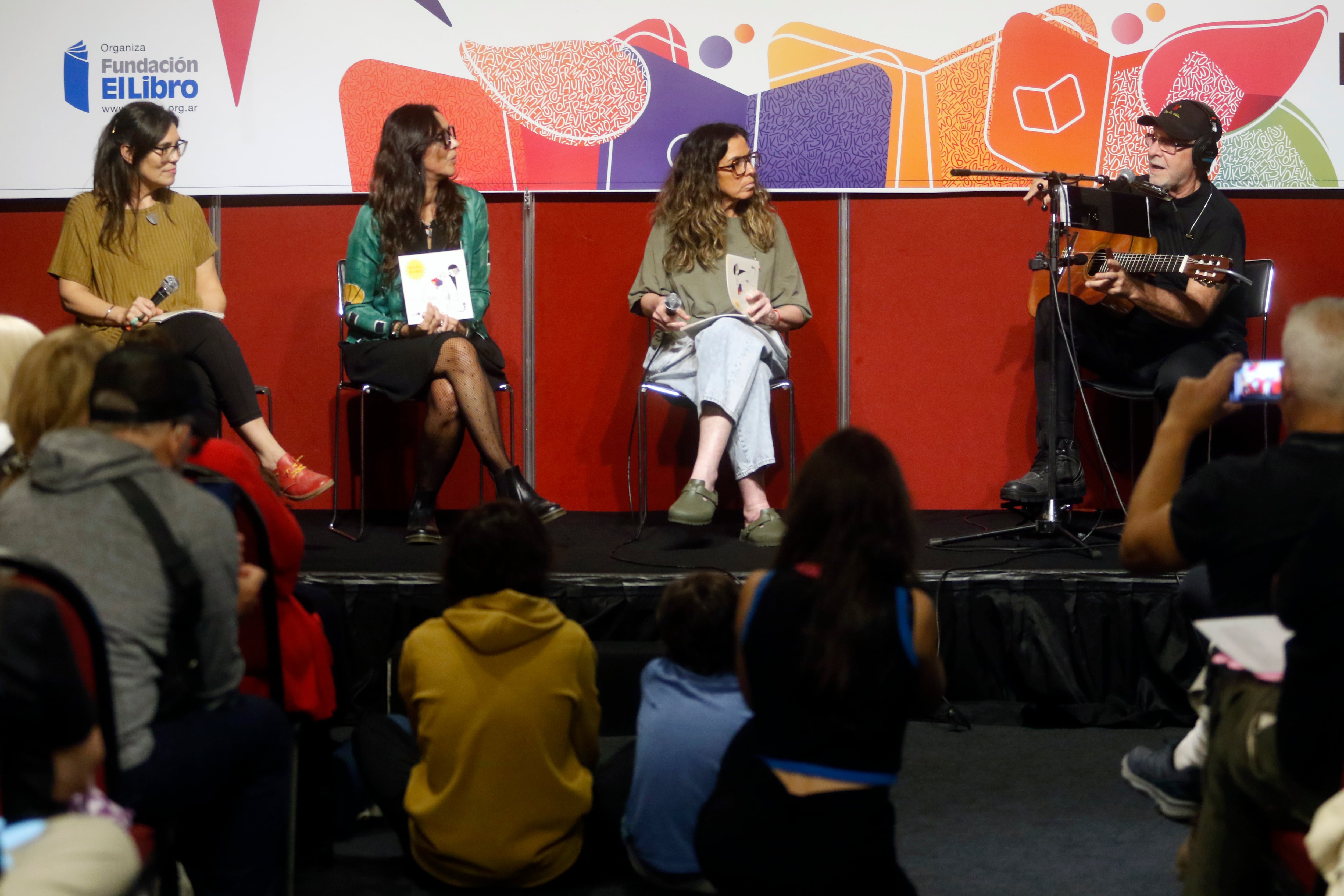 Gieco compartió que, al entrar a la ex ESMA, Hebe de Bonafini dijo "Esto es el desembarco, pintemos soles y flores".