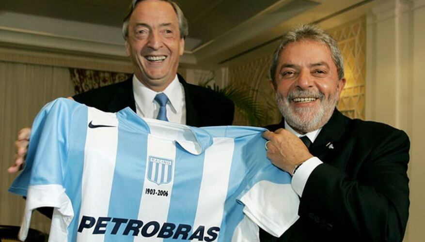 Néstor Kirchner, con la camiseta de Racing, y Lula da Silva.