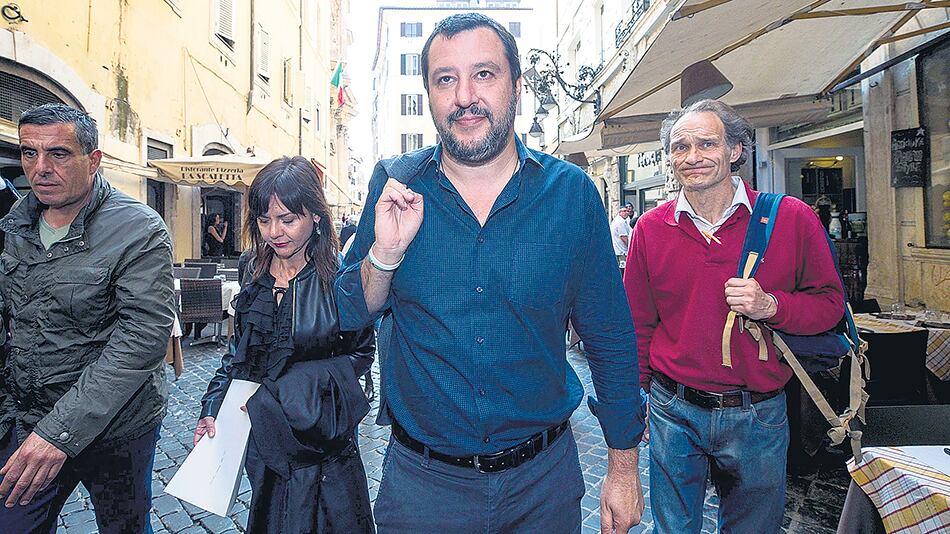 Salvini (centro) dijo que el lunes llevarán su propuesta de gobierno al presidente Mattarella.