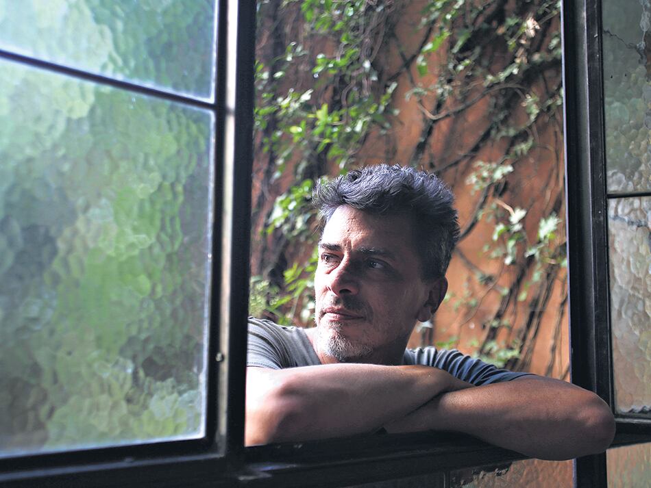 Javier Daulte abona el territorio de la ficción con una perspicacia excepcional para alumbrar los claroscuros del alma humana.