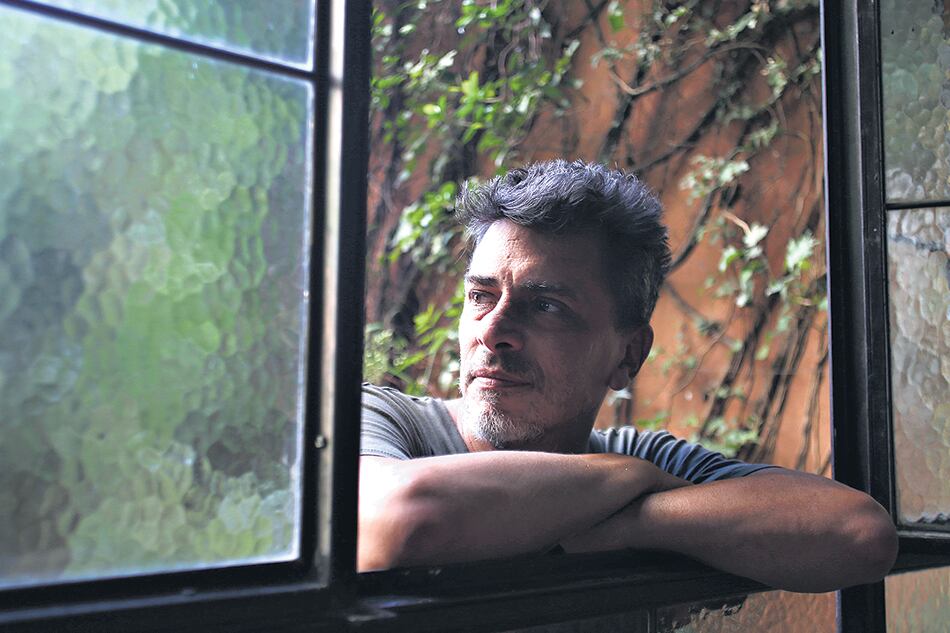 Javier Daulte abona el territorio de la ficción con una perspicacia excepcional para alumbrar los claroscuros del alma humana.