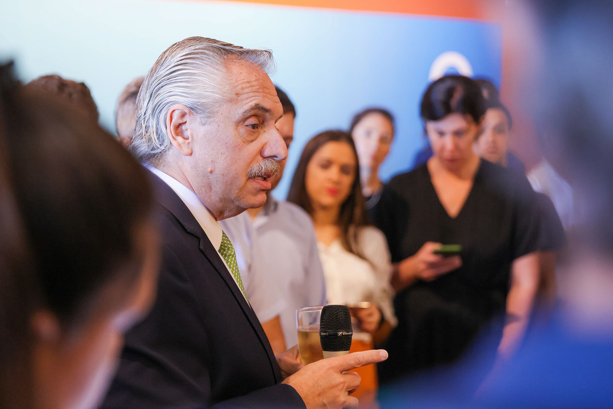 Alberto Fernández durante el brindis con los periodistas acreditados en Casa Rosada.