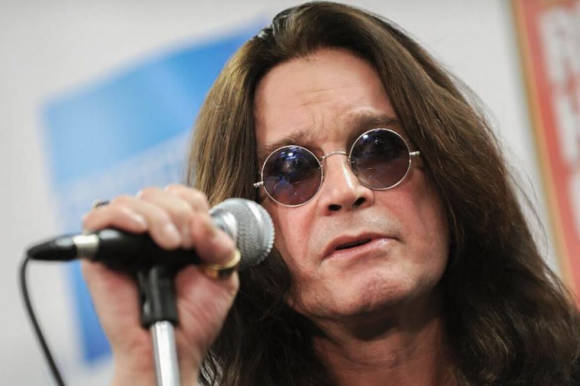 Ozzy Osbourne, tras vivir varias décadas en Los Angeles, regresa a Inglaterra "harto" de los tiroteos en Estados Unidos.