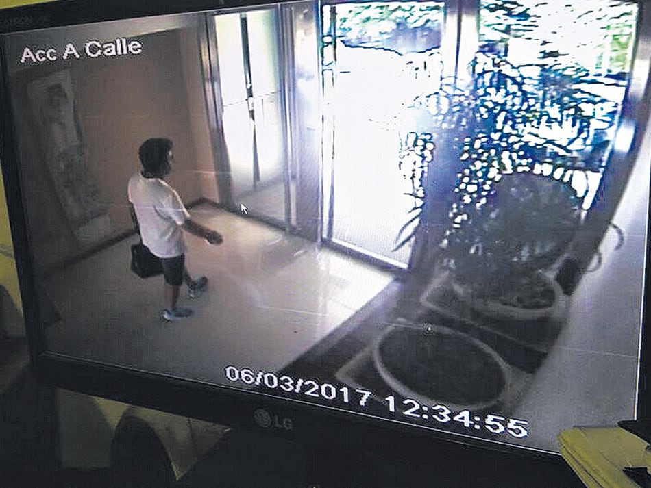 Las cámaras del edificio donde vive Ferrari lo tomaron el lunes al mediodía por última vez.