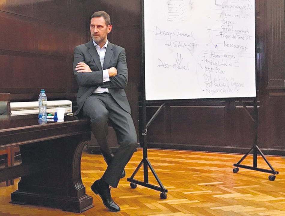 Juan Félix Marteau deja su cargo, pero seguiría colaborando con el Gobierno en la búsqueda de información sobre las coimas de Odebrecht.