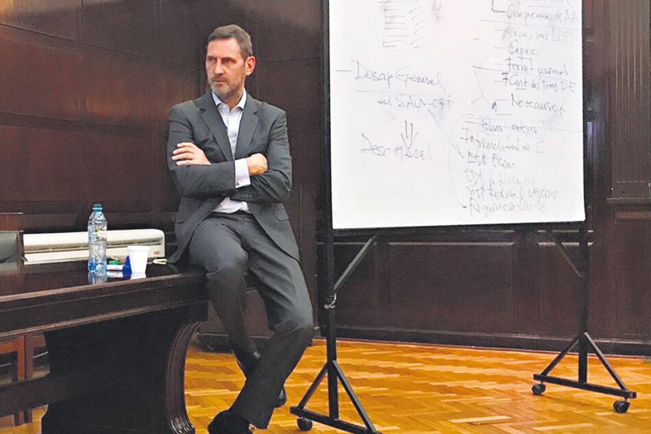 Juan Félix Marteau deja su cargo, pero seguiría colaborando con el Gobierno en la búsqueda de información sobre las coimas de Odebrecht.