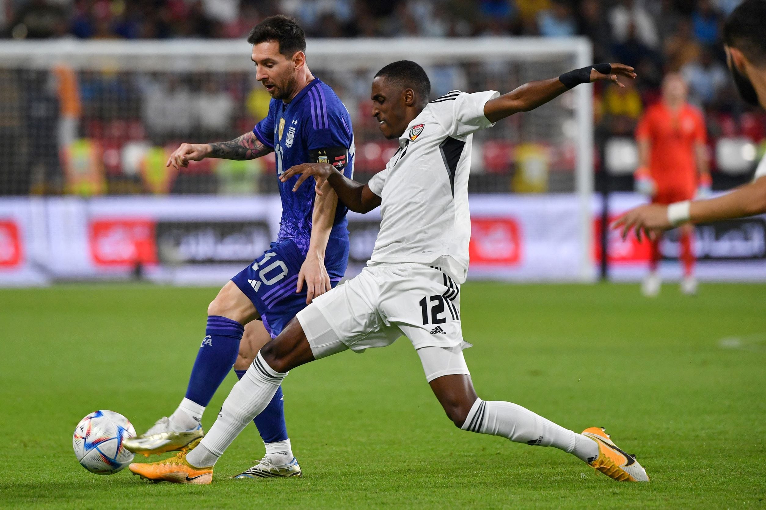 Lionel Messi ejecutó el cuarto gol del partido amistoso de la selección argentina ante Emiratos Árabes.