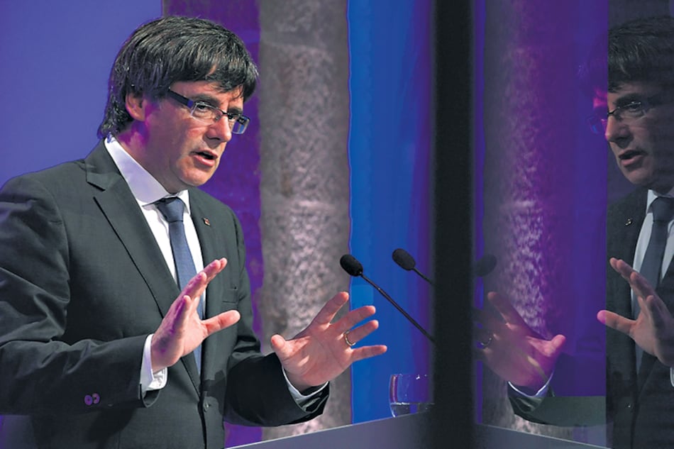 Puigdemont evitó poner fecha a la independencia en un mensaje televisado el miércoles y reclamó, en cambio, mediación.