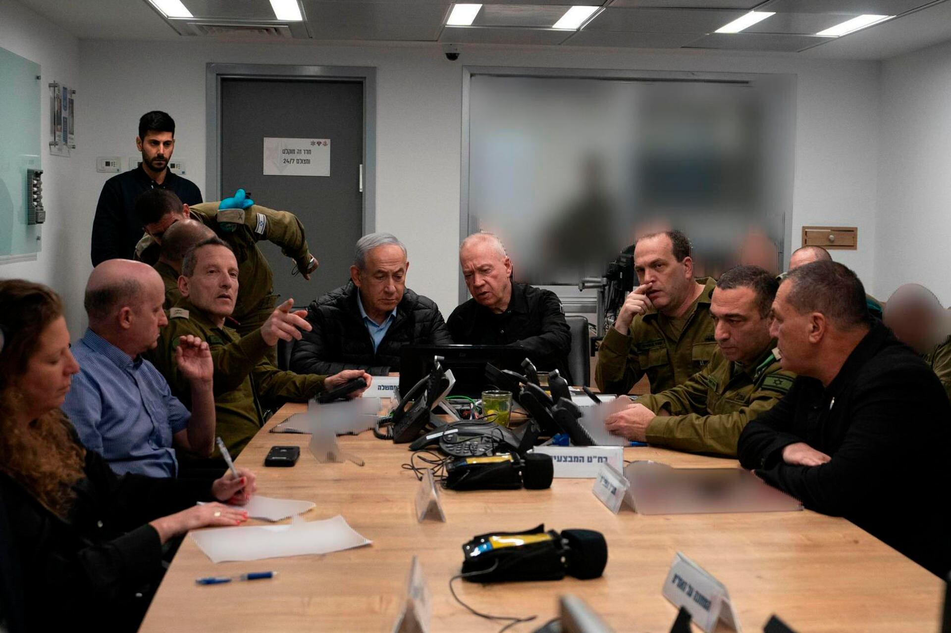 Benjamin Netanyahu siguió el ataque desde la base militar de Kyria en Tel Aviv