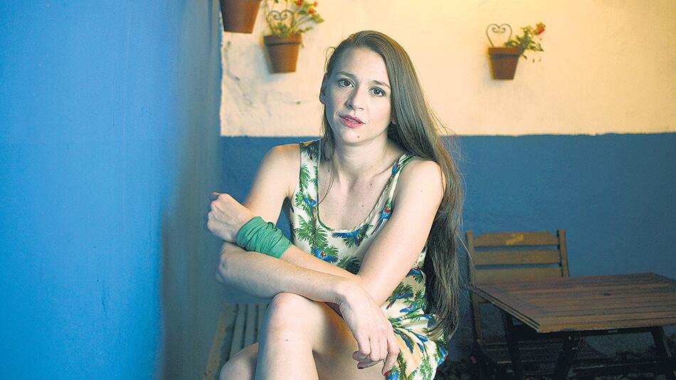 Laura Azcurra condujo la conferencia de prensa en la que Thelma Fardin denunció a Juan Darthes.