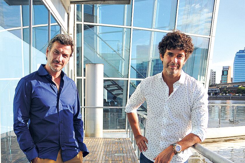 “Es una novela adulta y diferente, con una historia fuerte y comprometida”, sostienen los actores.