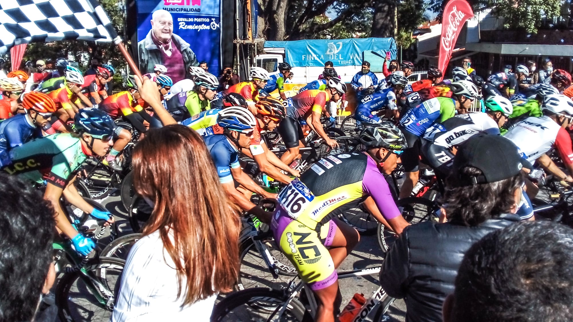 La intendenta Romero, en la largada de la competencia masculina. 