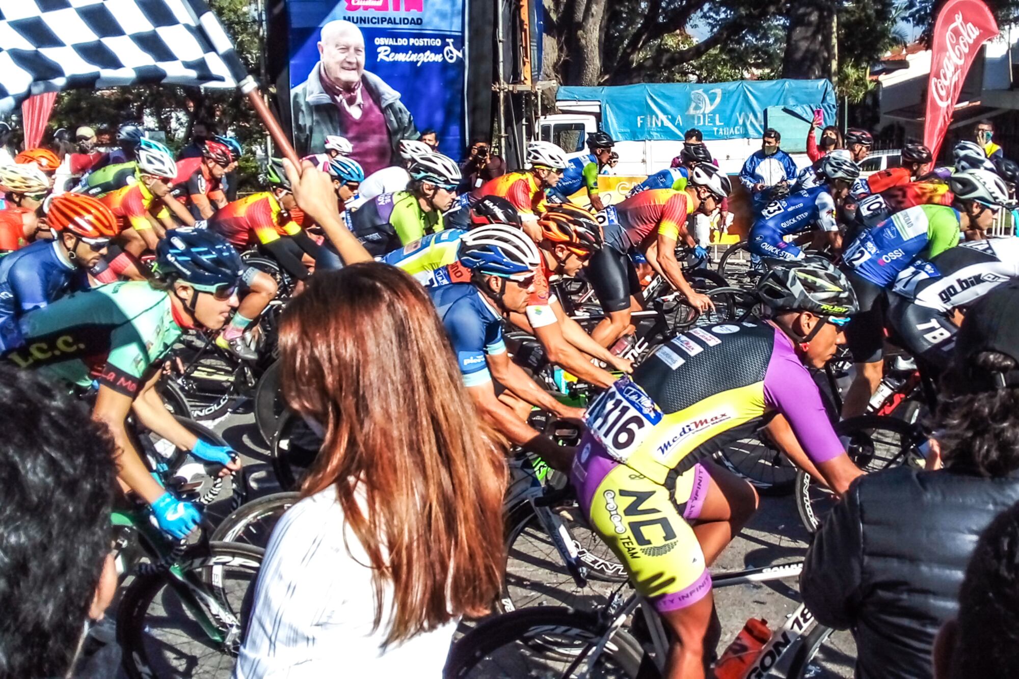 La intendenta Romero, en la largada de la competencia masculina.