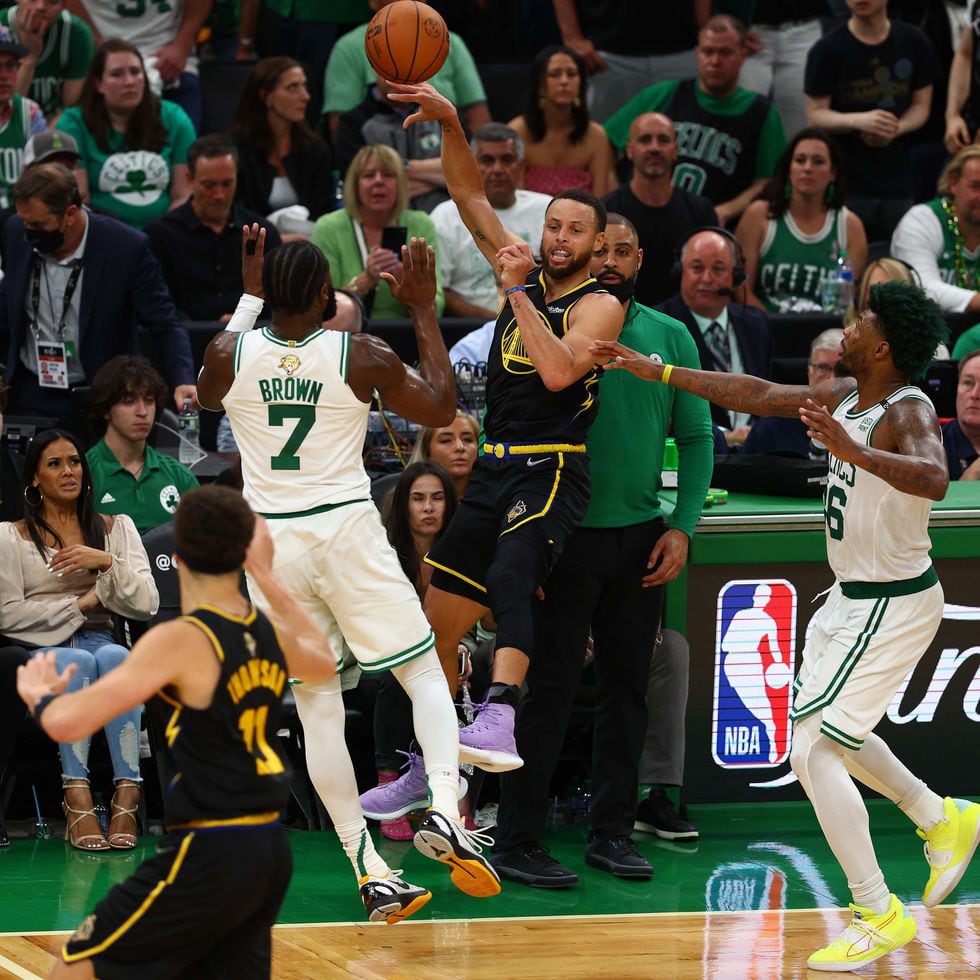 Stephen Curry durante el cuarto juego de la final. 