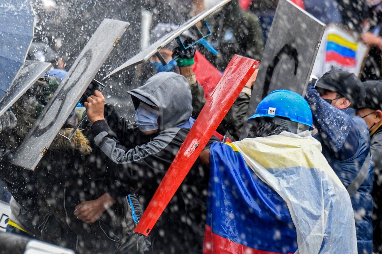 Las protestas continuaban ayer en Colombia contra el gobierno de Iván Duque.