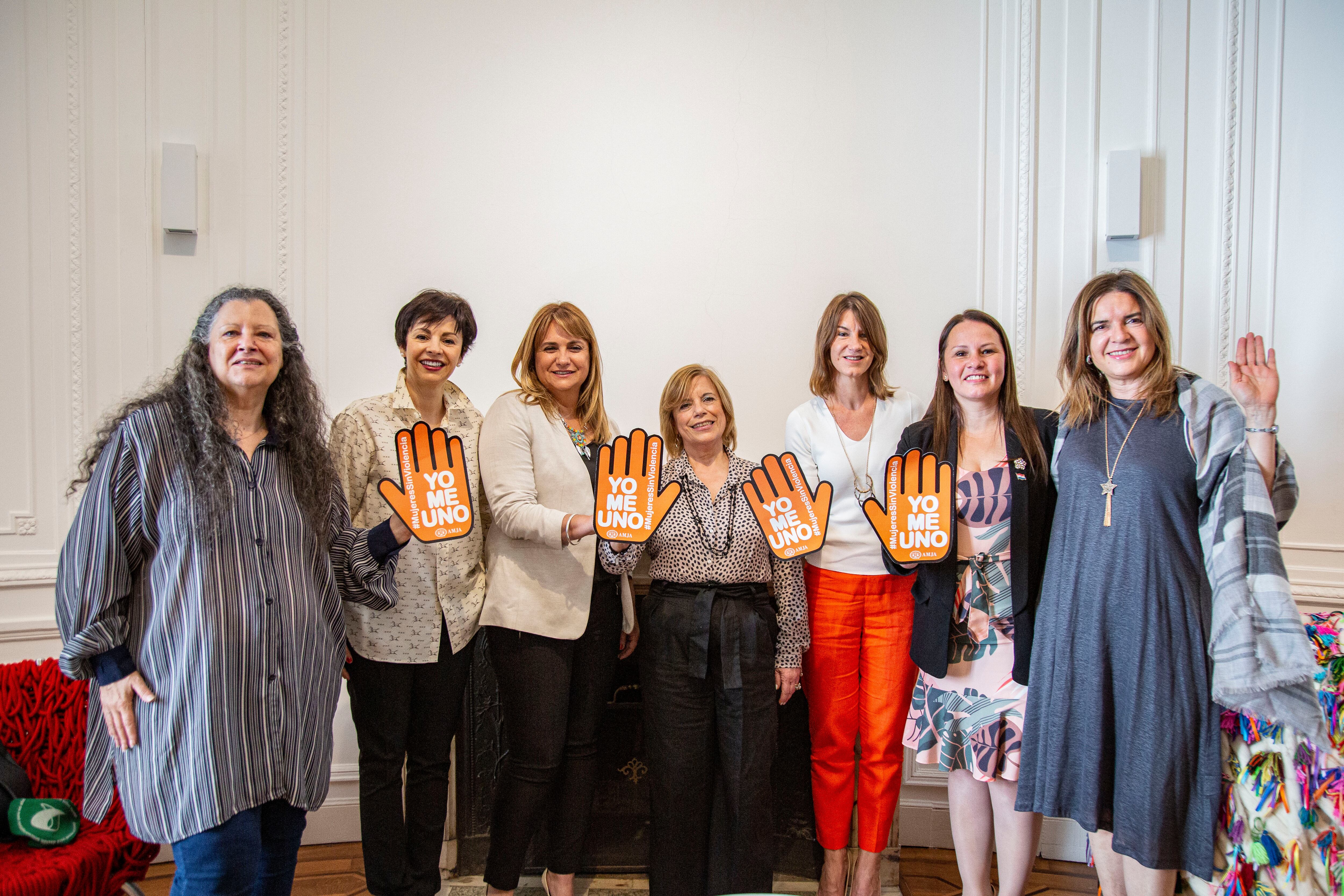 Académicas y políticas tras el trabajo de la Fundación Fondo Mujeres del Sur.  