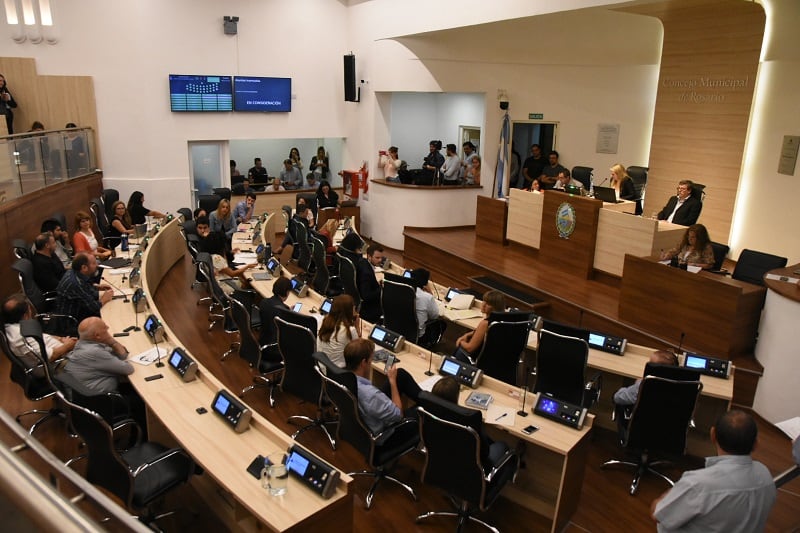 La sesión empezó a medianoche, y terminó a las 7.30 de la mañana. 