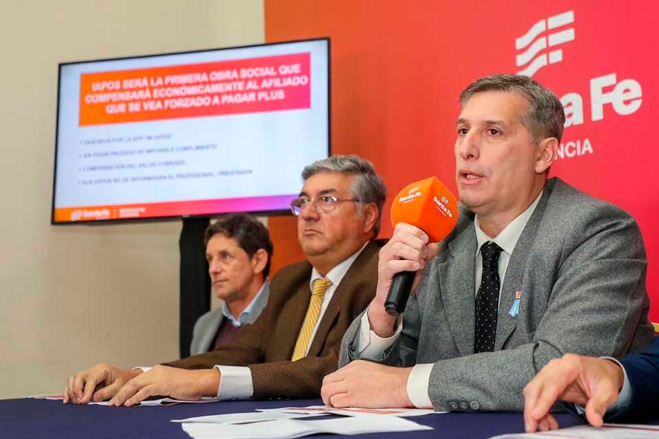 El ministro de Economía Pablo Olivares y a su lado el director de Iapos, Nolasco Salazar.