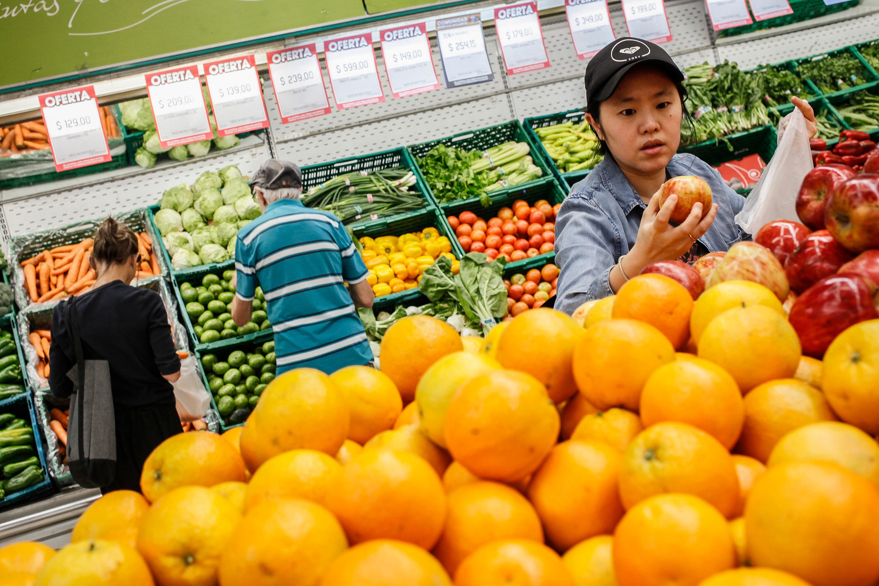 La inflación golpea en todas partes y con mayor fuerza en Argentina.