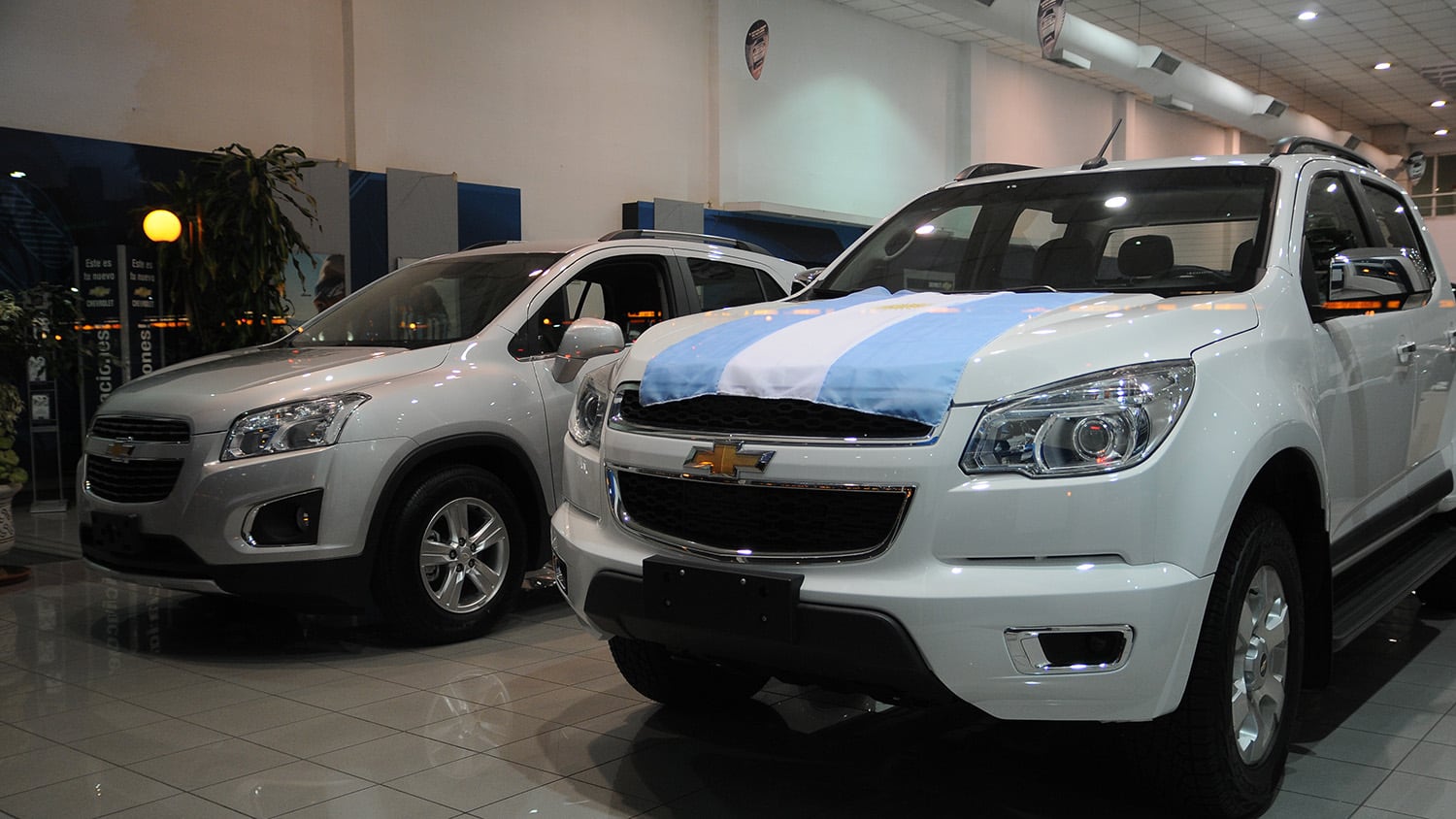 Hasta la Chevrolet S10 cubierta con la bandera argentina se importa. 