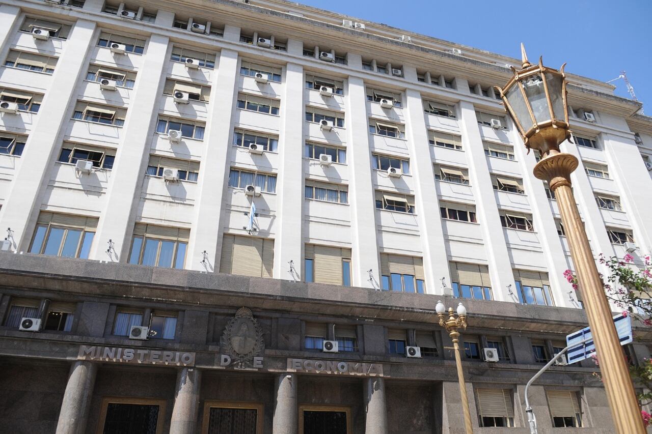 El impulso del gasto primario está explicado por transferencias corrientes, seguridad social e inversión pública.