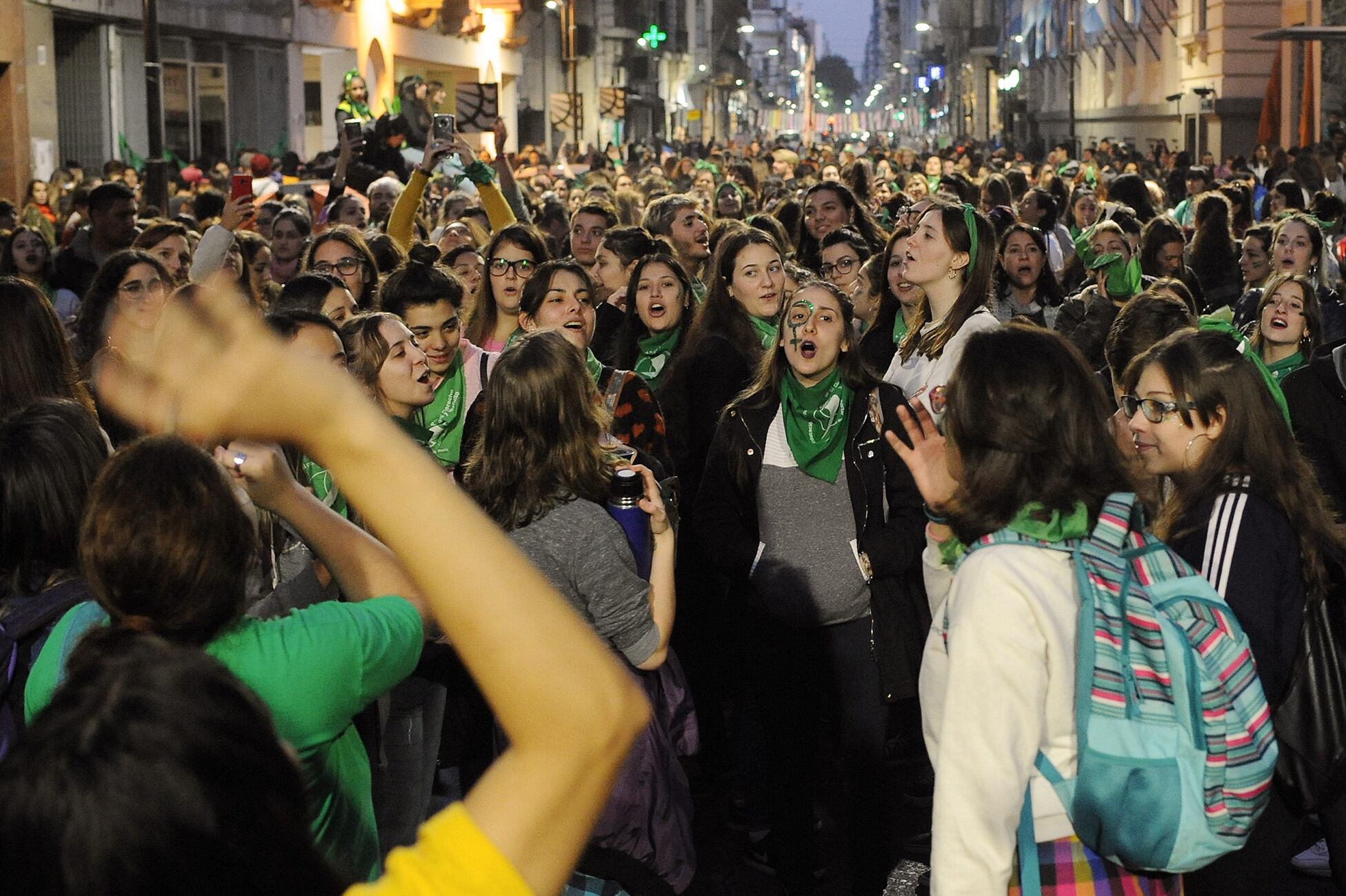 Desde el antiguo comedor universitario hasta la calle, todo se tiño de verde.