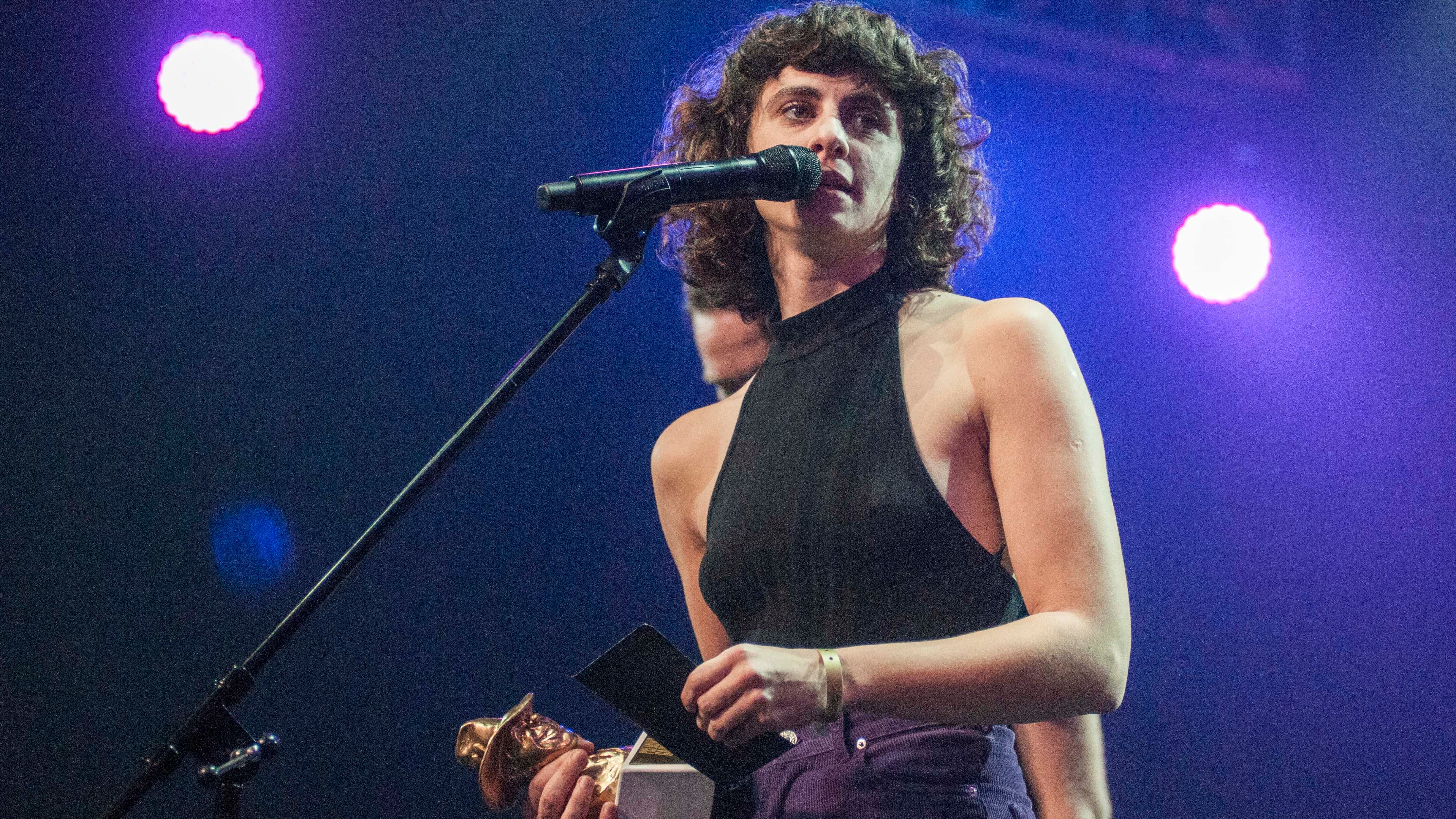 Bertoldi dedicó un premio “a quienes han sido ninguneadas, las mujeres, las lesbianas, las travestis”.