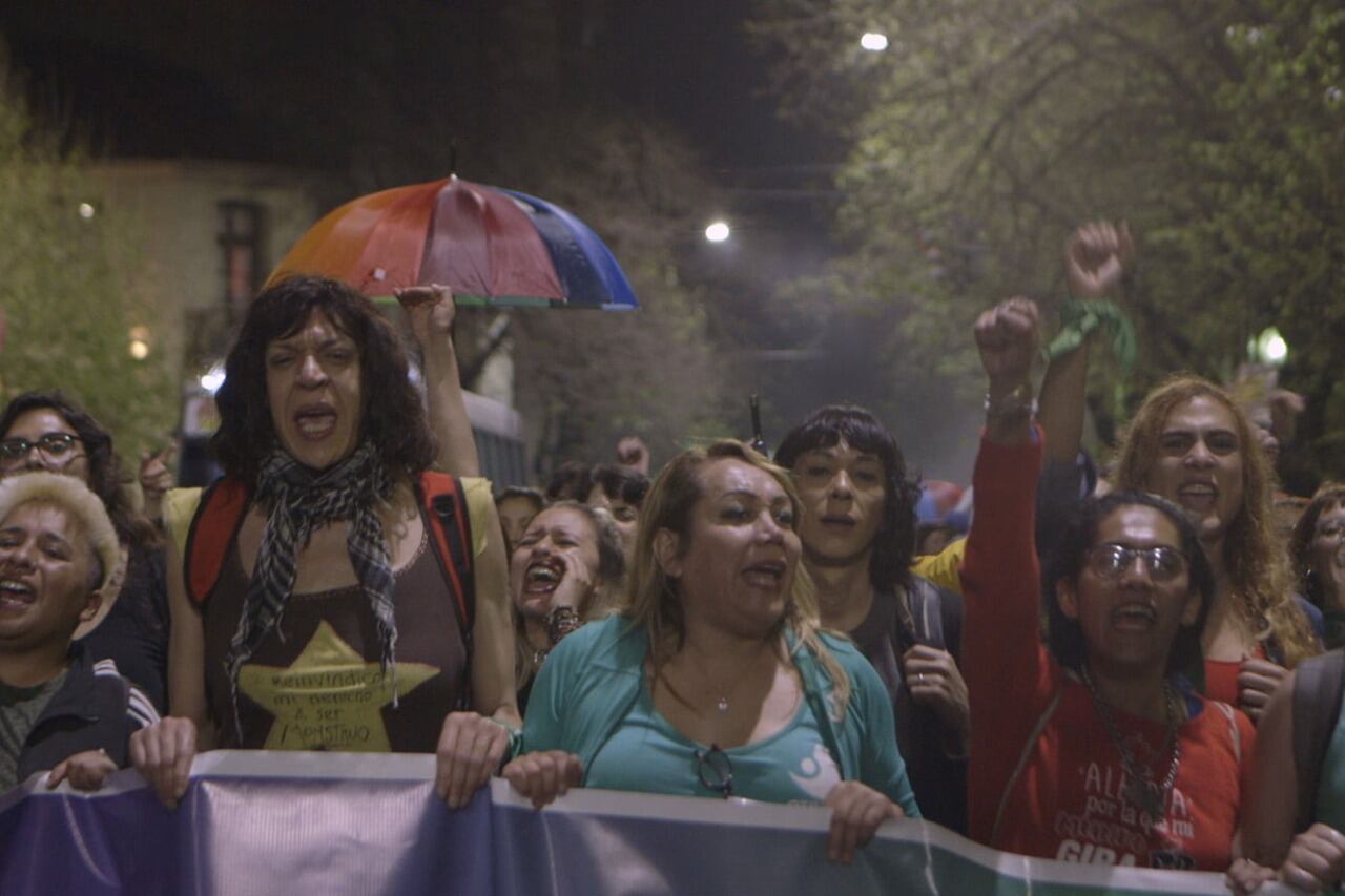 La película apela al registro directo tradicional, sin voz en off ni placas explicativas.